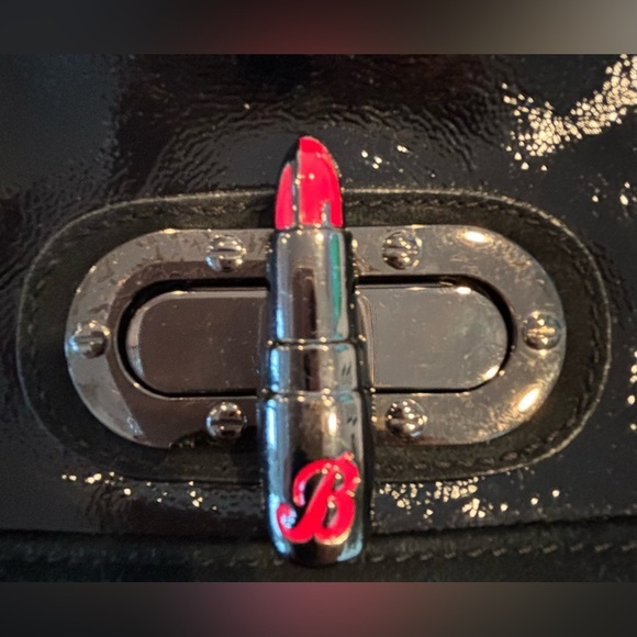 VINTAGE: Betsey Johnson | patent leather & suede lipstick handbag. - Picture 16 of 16